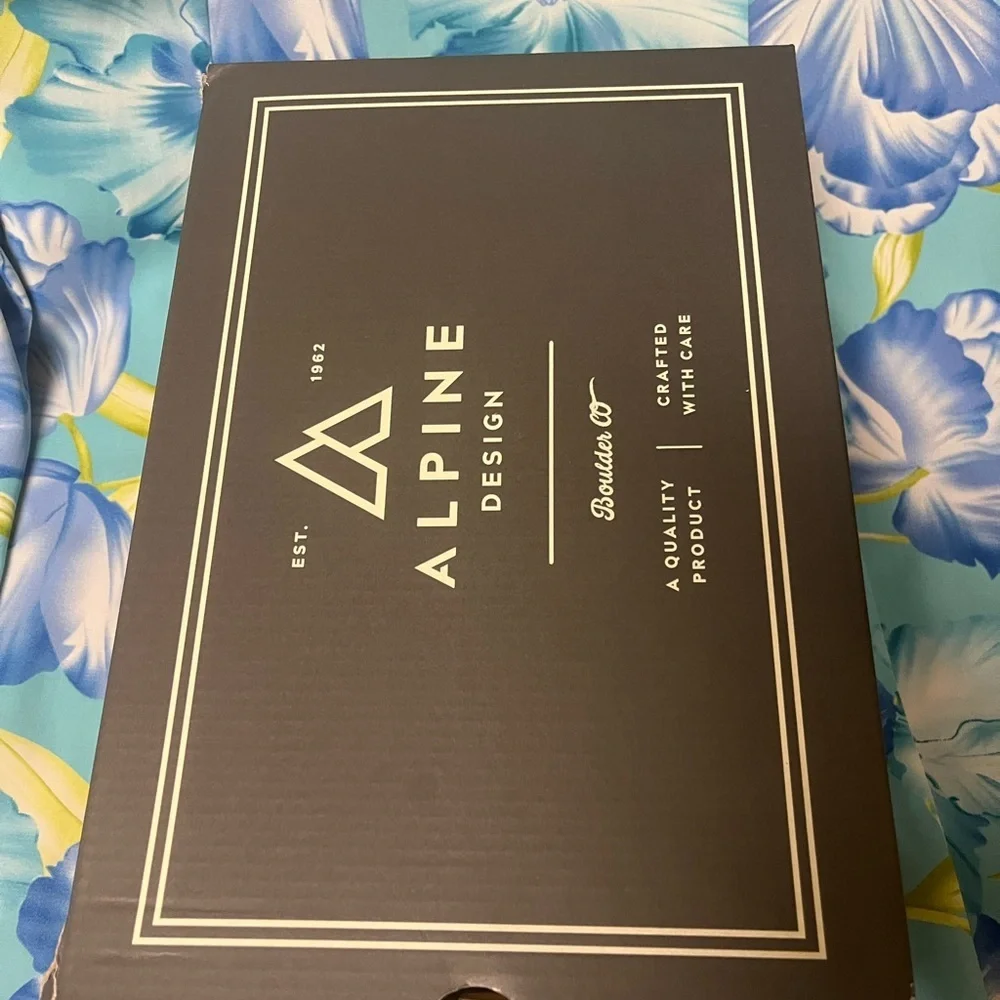 ALPINE DESIGN DYLAN BOOT YOUTH SIZE 5‎